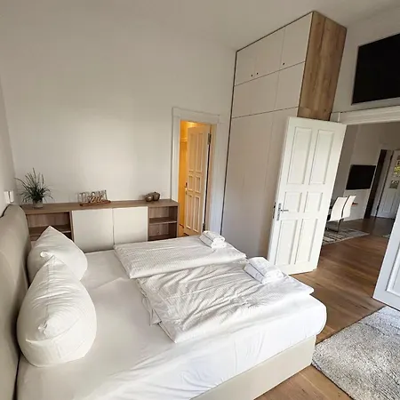 First 2-3 Apartament *